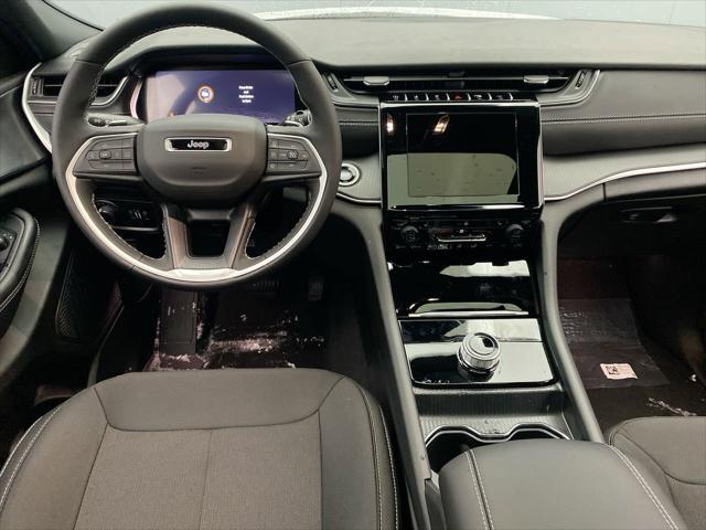 2025 Jeep Grand Cherokee Laredo X 4x4
