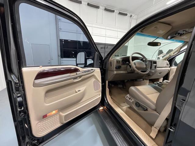 2002 Ford Excursion Limited 4X4 / 7.3L DIESEL / ONLY 92,000 MILES
