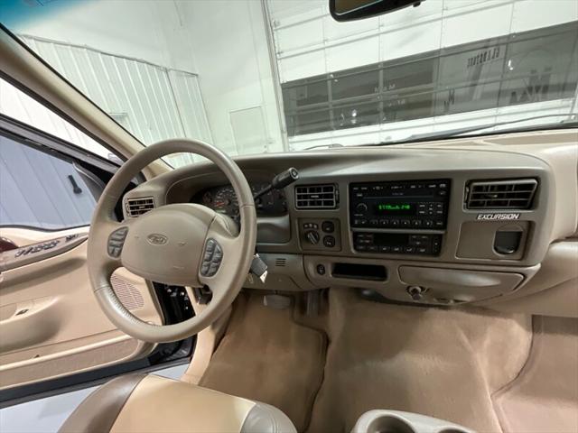 2002 Ford Excursion Limited 4X4 / 7.3L DIESEL / ONLY 92,000 MILES