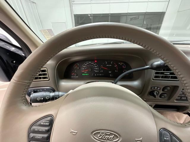 2002 Ford Excursion Limited 4X4 / 7.3L DIESEL / ONLY 92,000 MILES