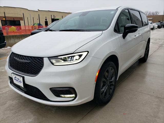 2026 Chrysler Pacifica Select AWD