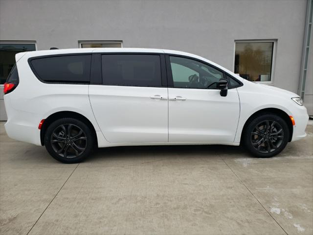 2026 Chrysler Pacifica Select AWD