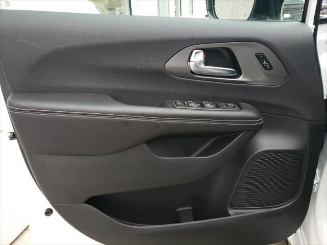 2026 Chrysler Pacifica Select AWD