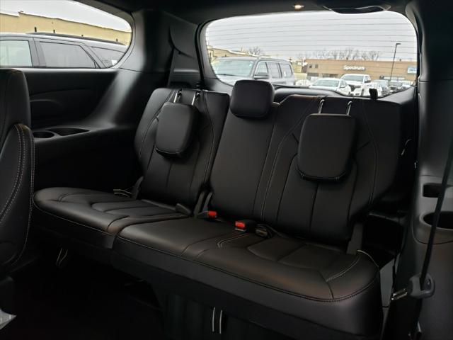 2026 Chrysler Pacifica Select AWD
