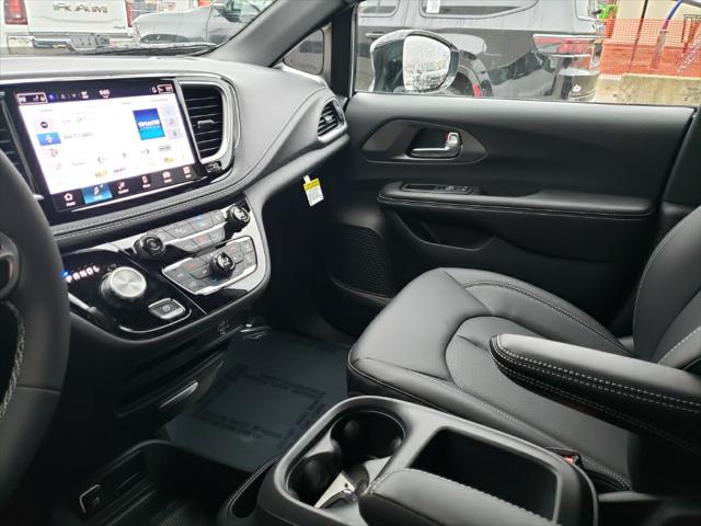 2026 Chrysler Pacifica Select AWD