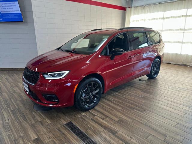 2026 Chrysler Pacifica Limited AWD for sale in Watertown, WI
