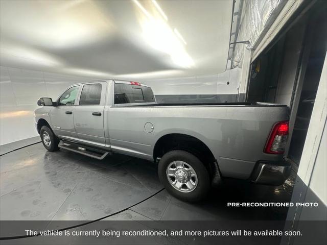 2022 RAM 3500 Tradesman Crew Cab 4x4 8 Box