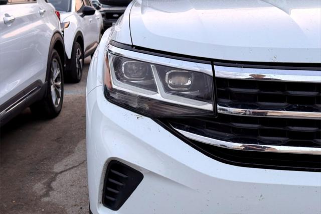 2020 Volkswagen Atlas Cross Sport 2.0T SE w/Technology R-Line