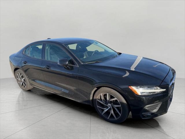 2019 Volvo S60 T6 Momentum 2019 Volvo S60 T6 Momentum