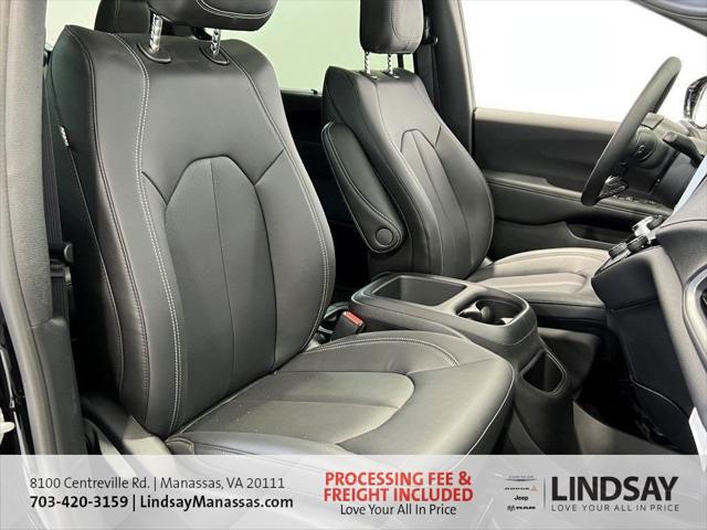2026 Chrysler Pacifica Select AWD