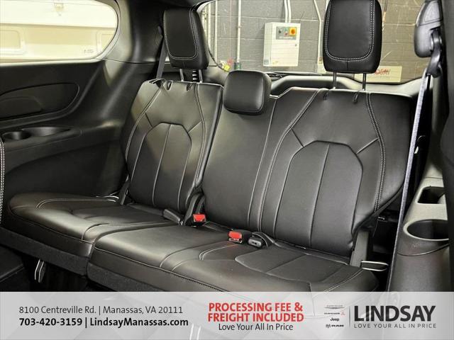2026 Chrysler Pacifica Select AWD