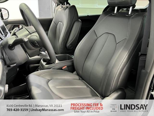 2026 Chrysler Pacifica Select AWD
