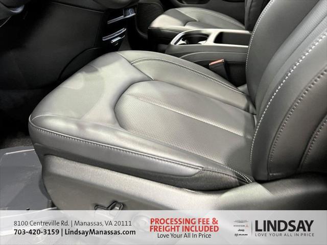 2026 Chrysler Pacifica Select AWD