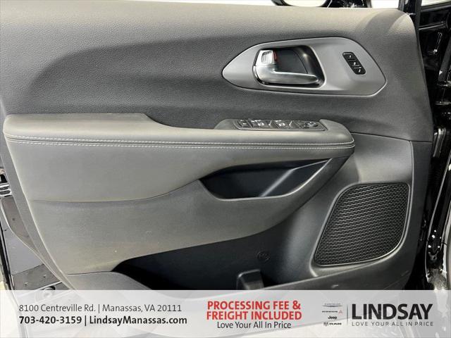 2026 Chrysler Pacifica Select AWD