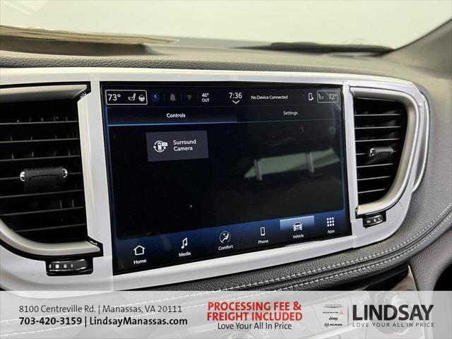 2026 Chrysler Pacifica Select AWD