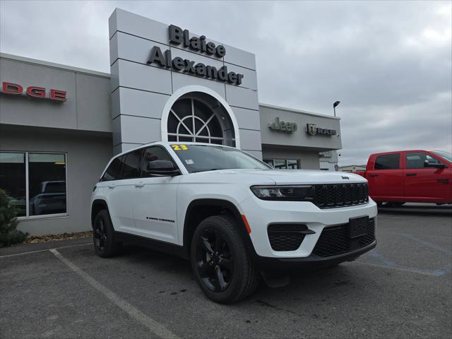 2023 Jeep Grand Cherokee Altitude 4x4 2023 Jeep Grand Cherokee Altitude 4x4
