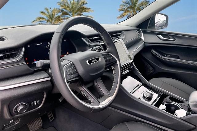 2023 Jeep Grand Cherokee L Laredo 4x4 2023 Jeep Grand Cherokee L Laredo 4x4