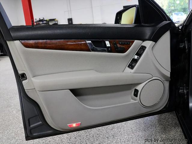 2011 Mercedes-Benz C-CLASS C 300 Luxury 4MATIC