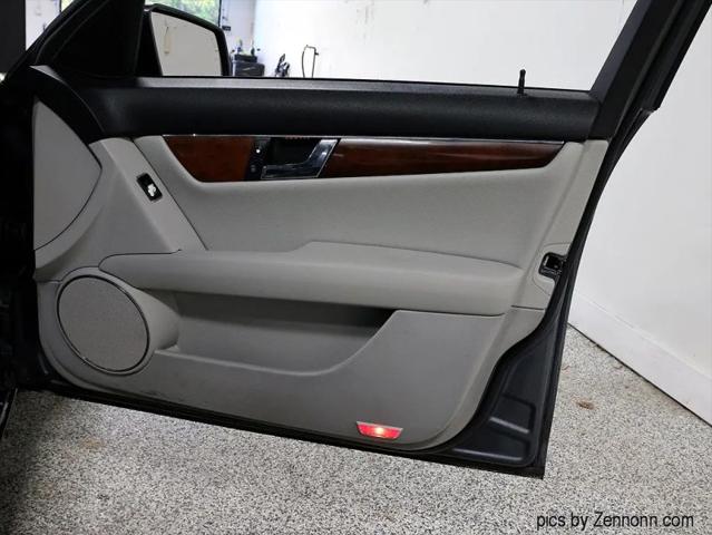 2011 Mercedes-Benz C-CLASS C 300 Luxury 4MATIC