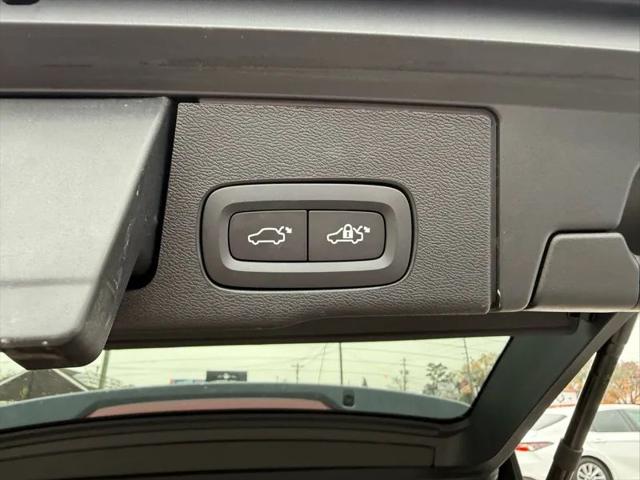2023 Volvo XC60 B5 Plus Dark Theme