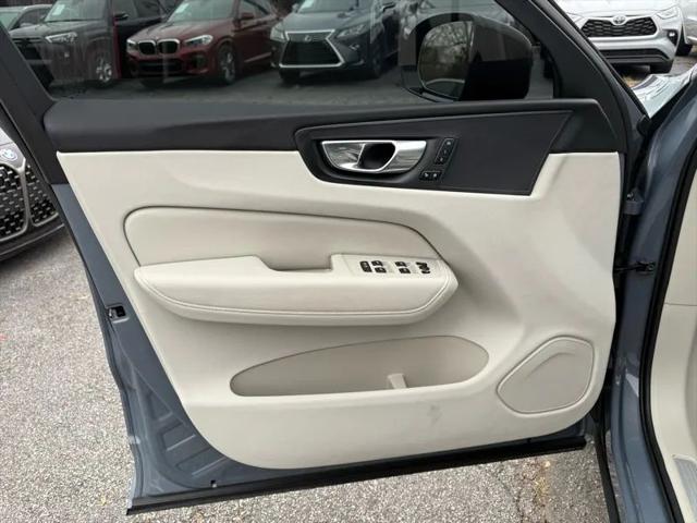 2023 Volvo XC60 B5 Plus Dark Theme