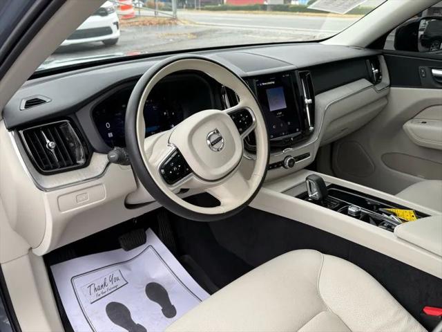 2023 Volvo XC60 B5 Plus Dark Theme