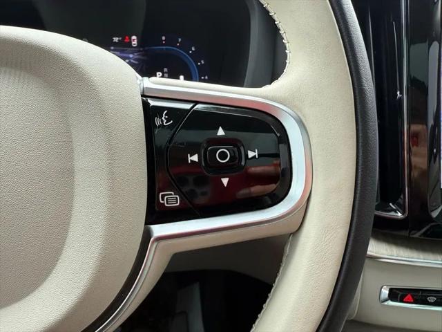 2023 Volvo XC60 B5 Plus Dark Theme