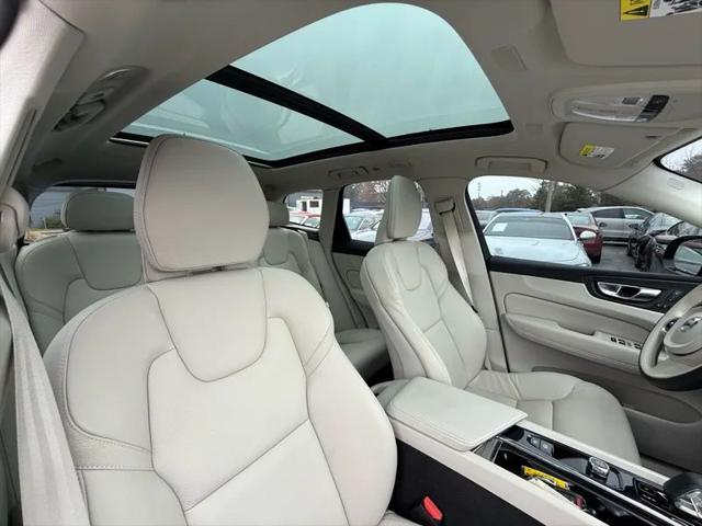 2023 Volvo XC60 B5 Plus Dark Theme