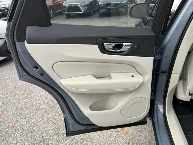 2023 Volvo XC60 B5 Plus Dark Theme