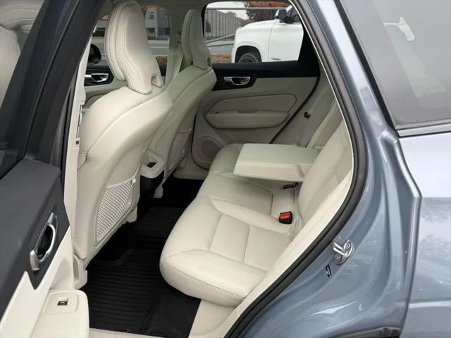 2023 Volvo XC60 B5 Plus Dark Theme