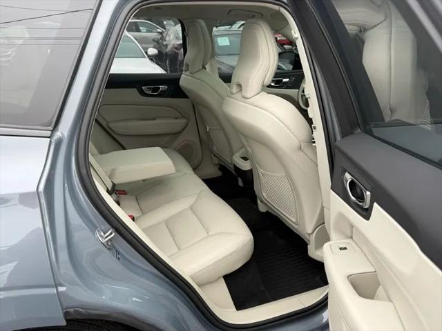 2023 Volvo XC60 B5 Plus Dark Theme