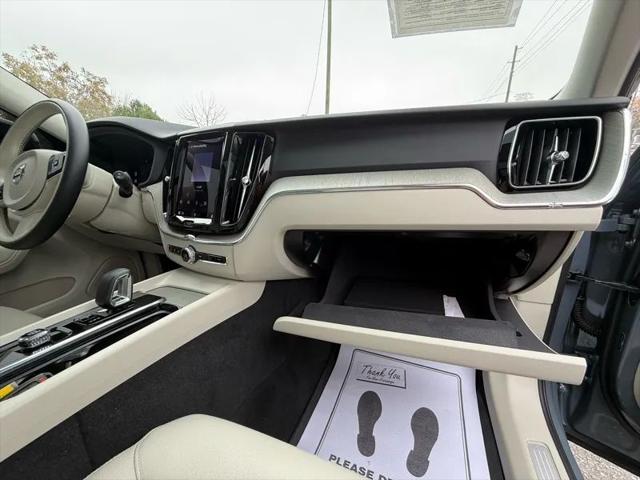 2023 Volvo XC60 B5 Plus Dark Theme