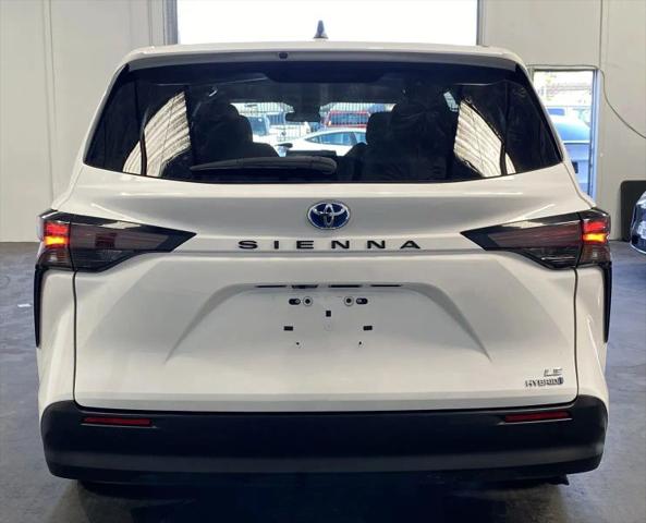 2023 Toyota Sienna LE
