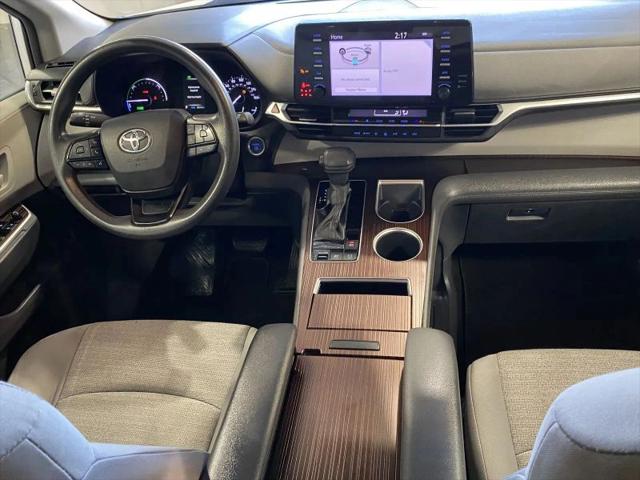 2023 Toyota Sienna LE