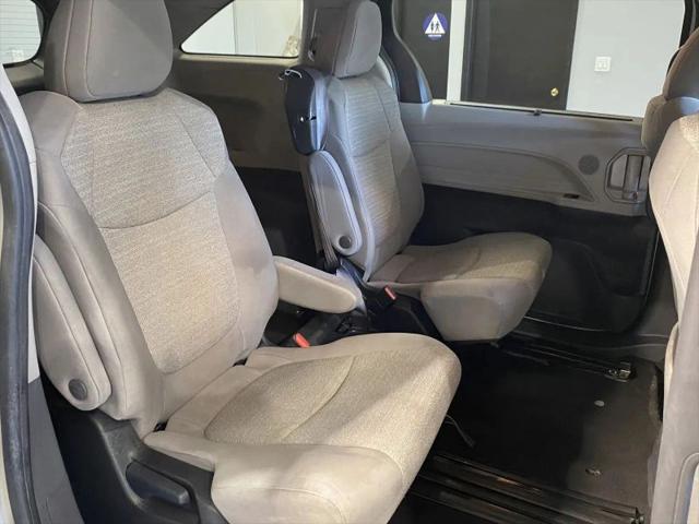 2023 Toyota Sienna LE