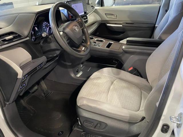 2023 Toyota Sienna LE