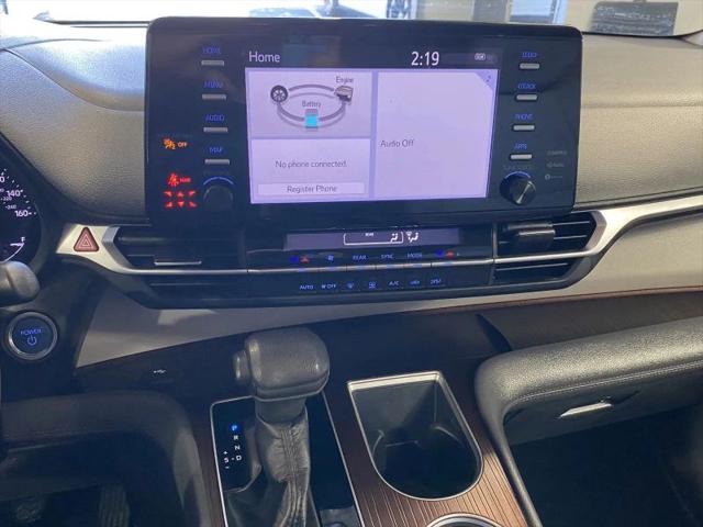 2023 Toyota Sienna LE