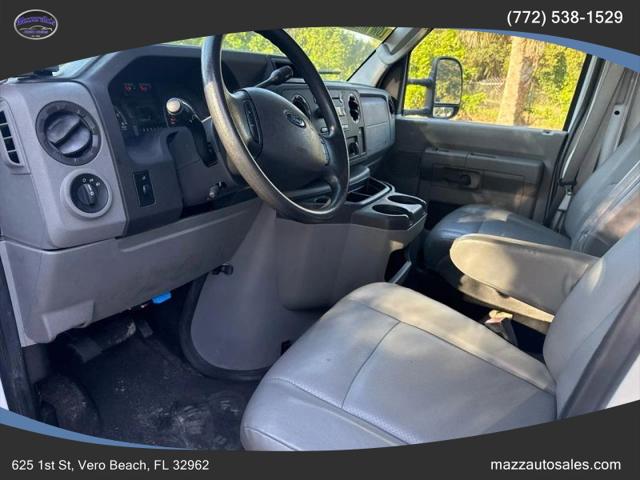 2013 Ford E-450 Cutaway Base