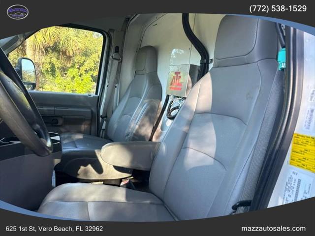 2013 Ford E-450 Cutaway Base