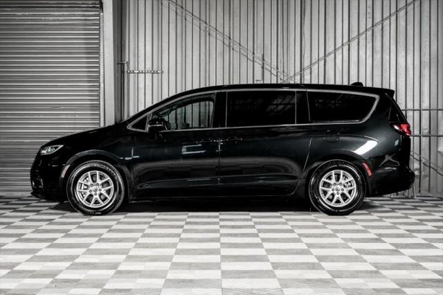 2024 Chrysler Pacifica Touring
