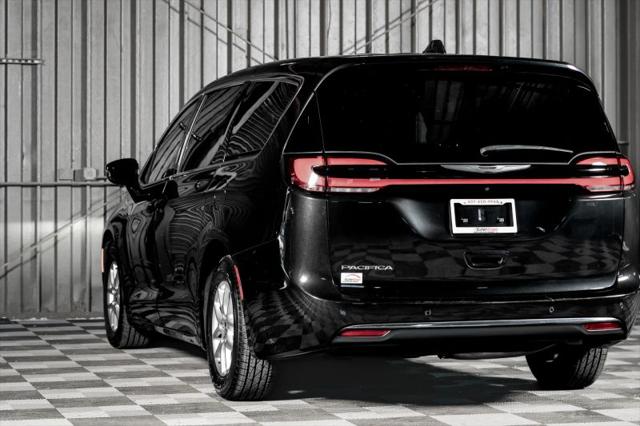 2024 Chrysler Pacifica Touring