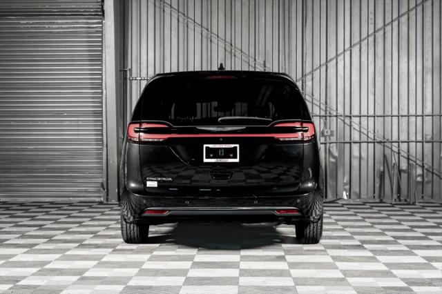 2024 Chrysler Pacifica Touring