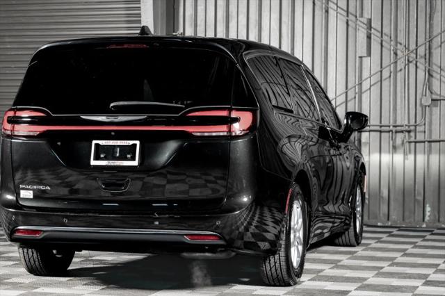 2024 Chrysler Pacifica Touring