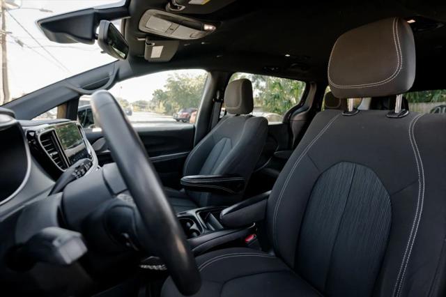 2024 Chrysler Pacifica Touring