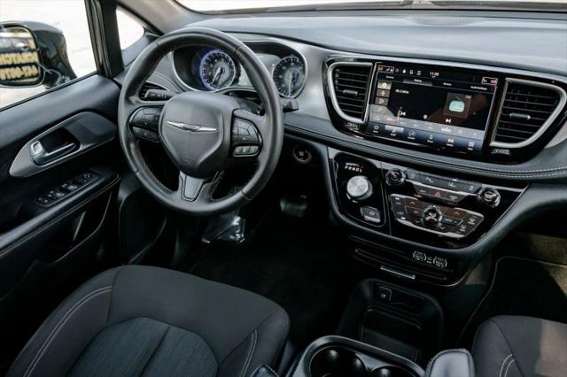 2024 Chrysler Pacifica Touring