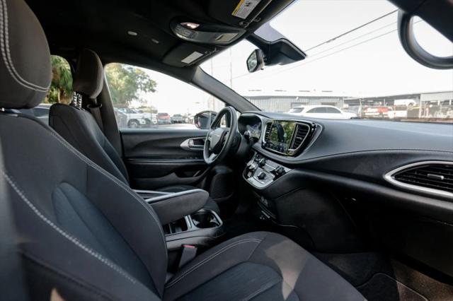 2024 Chrysler Pacifica Touring