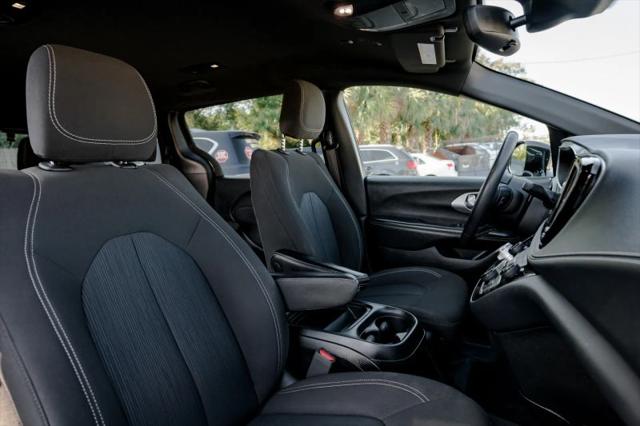 2024 Chrysler Pacifica Touring