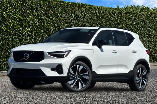 2026 Volvo XC40 Plus, B4 FWD Gas (mild hybrid), Dark for sale in Seaside, CA