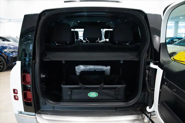 2023 Land Rover Defender 130 SE