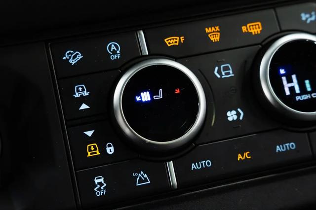 2023 Land Rover Defender 130 SE